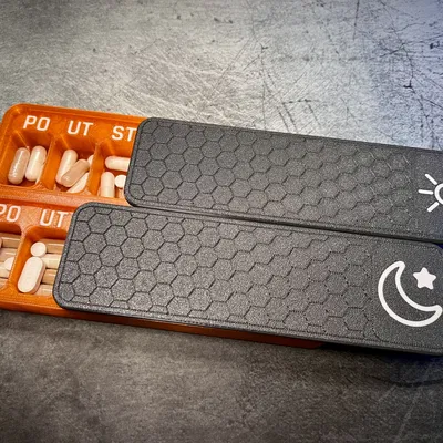 Hộp chia thuốc tuần – nhãn tiếng Séc, tách hàng Ngày/Đêm