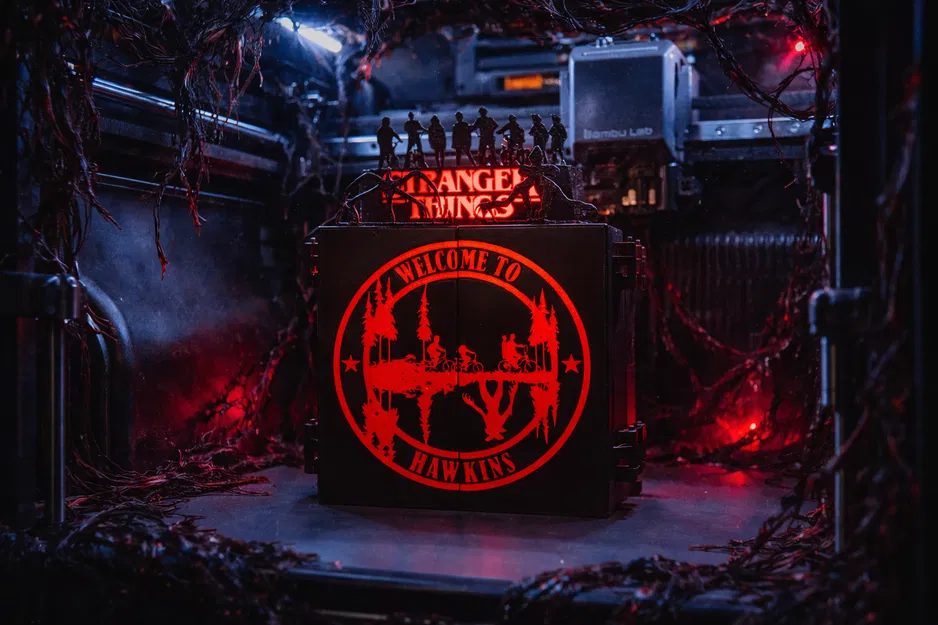 Kệ trưng bày phát sáng Stranger Things KinderJoy FunkoDisplay - Image 1