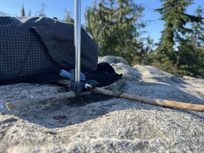 VE7ZAX - Mount whip antenna lên trekking pole cho SOTA quarter wave 5.6m vertical - Image 1