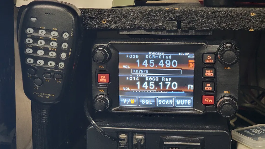 Bracket gắn màn hình Yaesu FTM-400 (treo dưới kệ) - Image 1