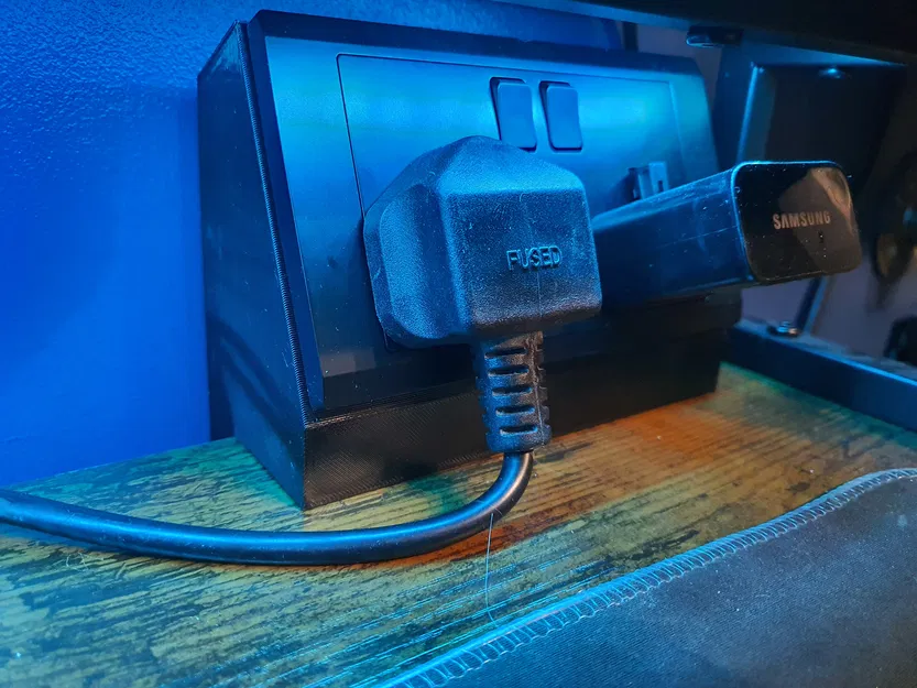 Kẹp bàn ổ cắm đôi UK, nâng cao 20mm để chừa chỗ cho phích cắm - Image 1