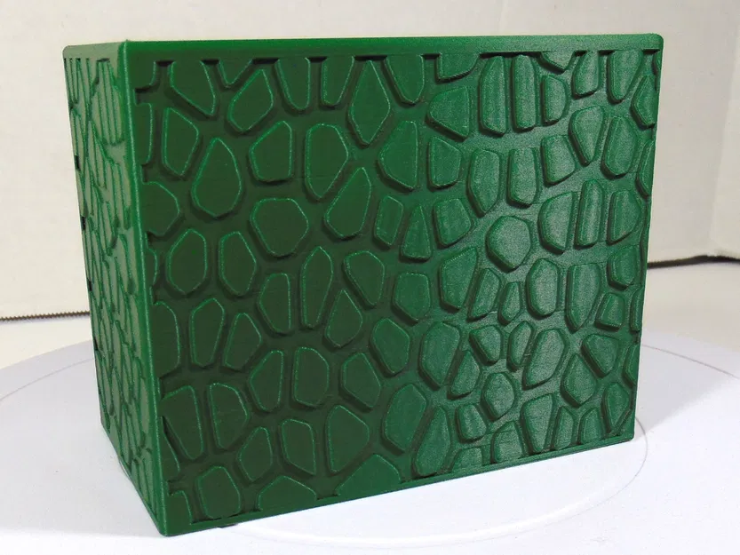 Ống Cắm Bút/Đựng Dụng Cụ Hình Chữ Nhật Khắc Hoa Văn Veroni - Image 1