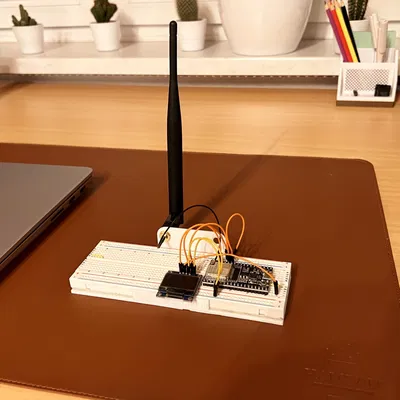 Breadboard tự giữ kèm ngàm gắn đôi antenna (Self-retaining breadboard with dual antenna mount)