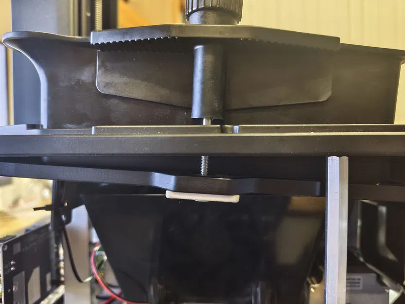 Elegoo Saturn 4 Ultra – Insert gắn bồn resin ren M4 - Image 1