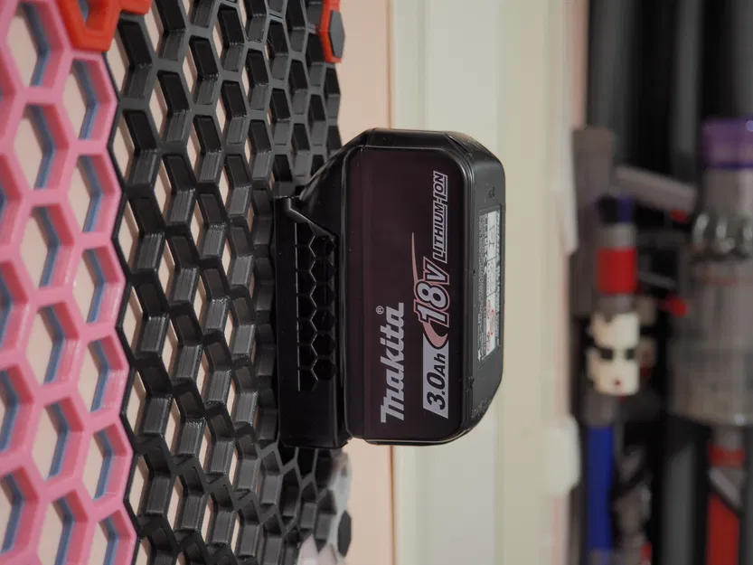 Giá treo pin Makita 18V cho Honeycomb Storage Wall (bắt vít M3) - Image 1