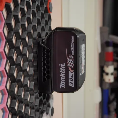 Giá treo pin Makita 18V cho Honeycomb Storage Wall (bắt vít M3)