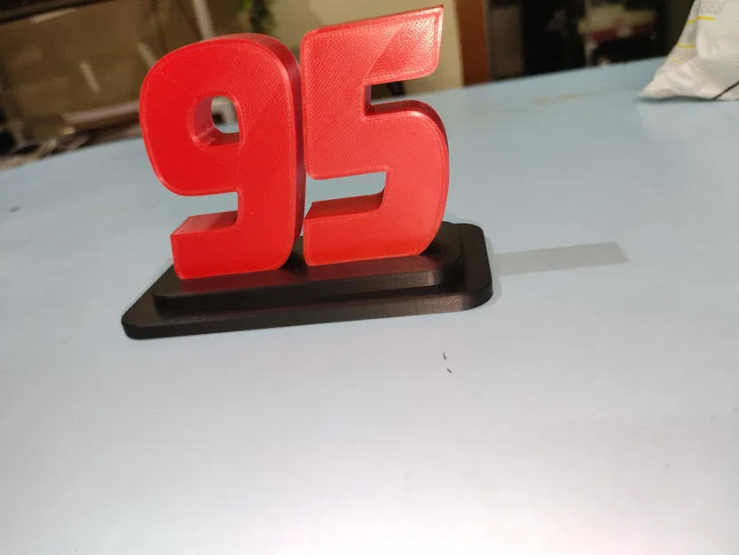 Mô hình để bàn Lightning McQueen “95” phong cách đua kèm chân đế press-fit - Image 4