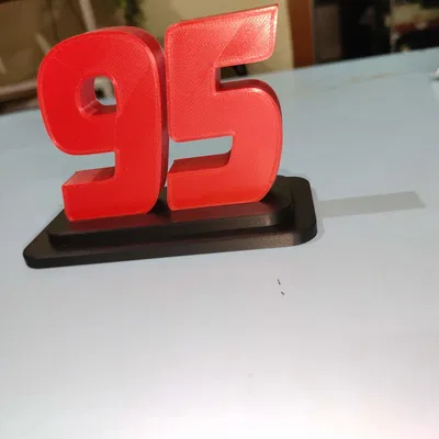 Mô hình để bàn Lightning McQueen “95” phong cách đua kèm chân đế press-fit