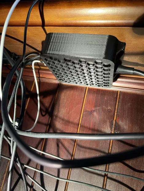 UGREEN Nexode 200W Under Desk Mount – Giá đỡ gắn dưới bàn - Image 1