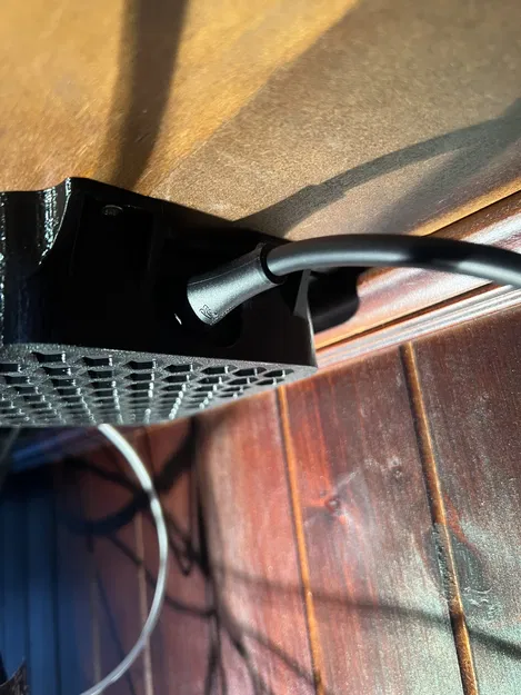 UGREEN Nexode 200W Under Desk Mount – Giá đỡ gắn dưới bàn - Image 2