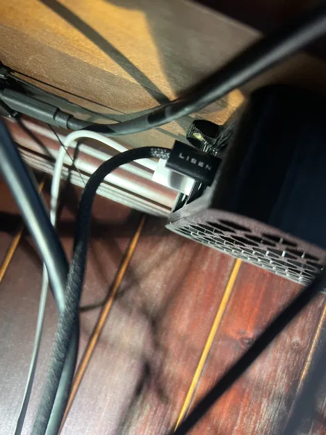 UGREEN Nexode 200W Under Desk Mount – Giá đỡ gắn dưới bàn - Image 3