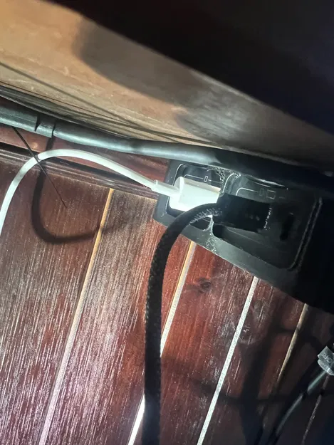 UGREEN Nexode 200W Under Desk Mount – Giá đỡ gắn dưới bàn - Image 4