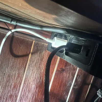 UGREEN Nexode 200W Under Desk Mount – Giá đỡ gắn dưới bàn