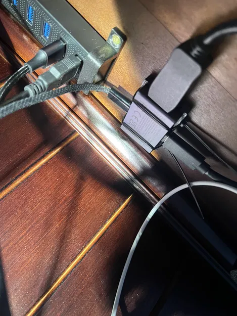 UGREEN USB-C to DP Under Desk Mount - Image 1