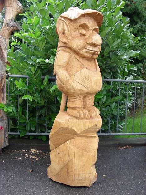 Gnom phong cách gỗ (Gnom in Holzstil) - Image 1