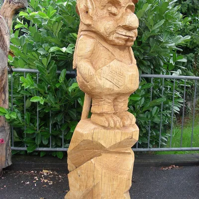 Gnom phong cách gỗ (Gnom in Holzstil)