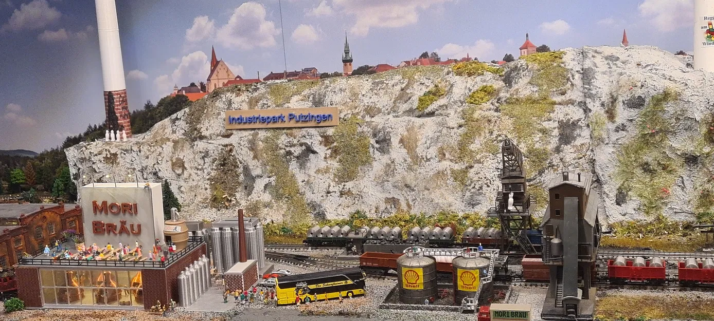 Nhà máy bia với 5 nồi nấu (Brewery with 5 brewing kettles) - Image 2