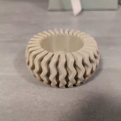 Đế nến LED gợn sóng thấp (Short Wavy Tea Light Holder)