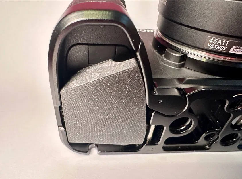 Giá gắn Airtag cho Smallrig Baseplate Sony A6700 - Image 5