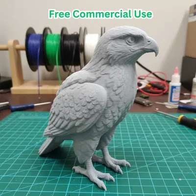 Tượng Diều Hâu Đuôi Đỏ Đang Đậu (Red-Tailed Hawk Sitting Statue)