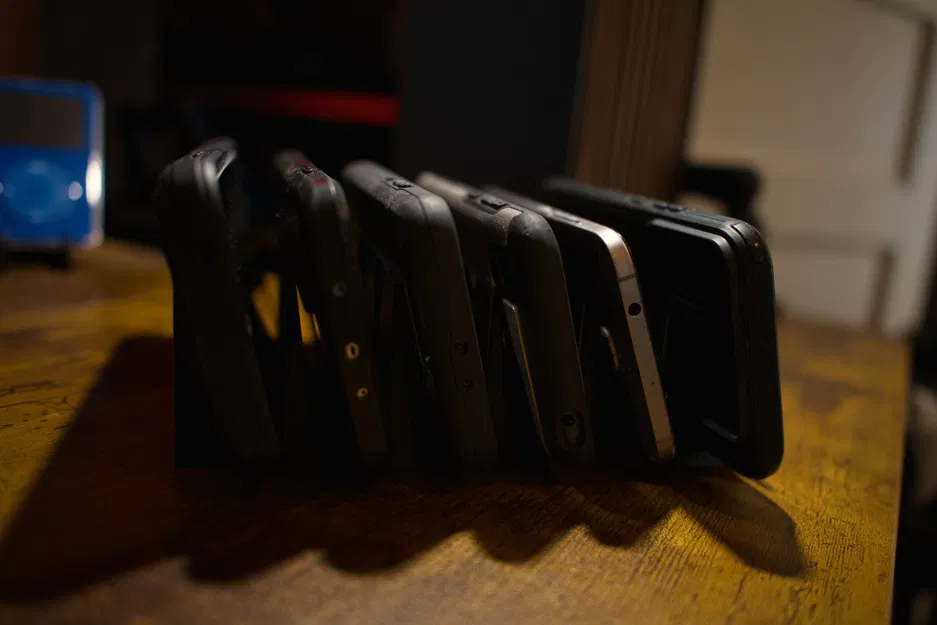 Giá Đỡ Nhiều Điện Thoại (Multiple Phone Stand) - Image 2