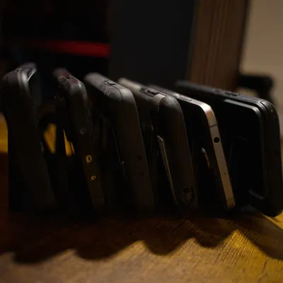 Giá Đỡ Nhiều Điện Thoại (Multiple Phone Stand)