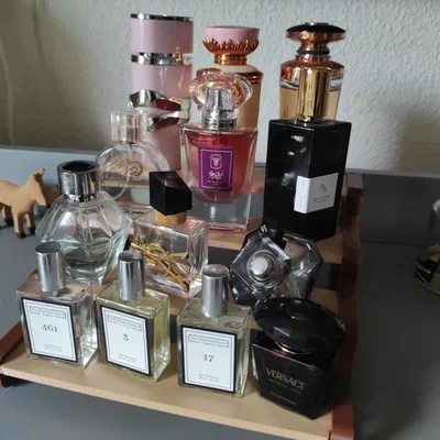 Kệ trưng bày đơn giản (Simple display shelf)