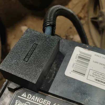 Nắp che đầu cáp bình ắc quy đơn giản