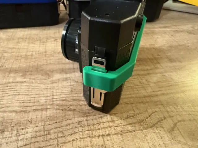 Chốt giữ nắp lưng film Holga 120 (Holga 120 film cover retainer) - Image 2