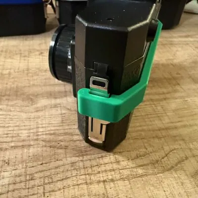 Chốt giữ nắp lưng film Holga 120 (Holga 120 film cover retainer)