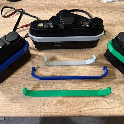 Chốt giữ nắp lưng film Holga 120 (Holga 120 film cover retainer)