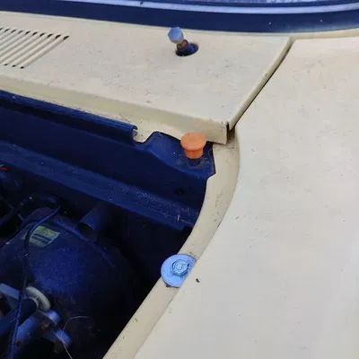 Luv Hood Cushion – Đệm tì nắp capo cho Chevy Luv