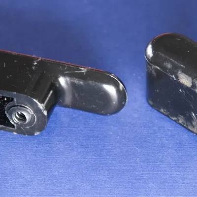 Tai quấn dây nguồn (Ears, power cord)