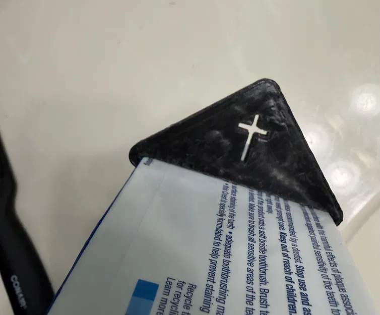 Dụng cụ bóp tuýp kem đánh răng dạng chữ thập (Cross Toothpaste Squeezer) - Image 1