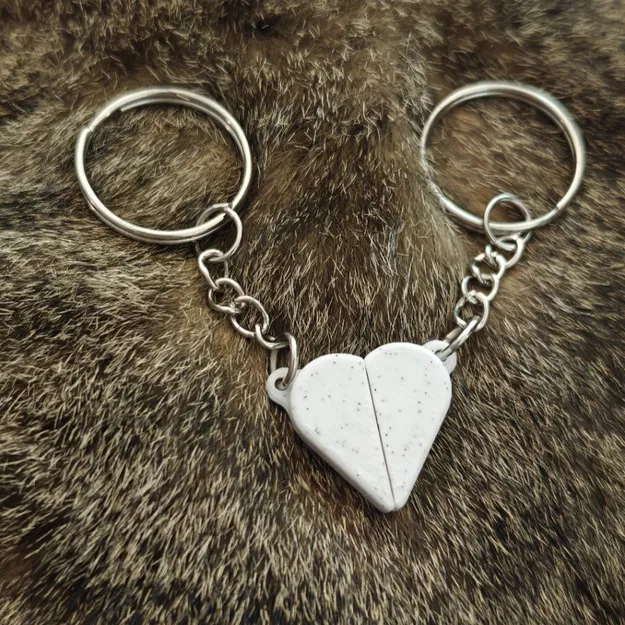 Móc khóa trái tim nam châm (Magnetic heart keychain) - Image 1