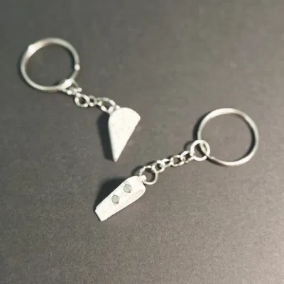 Móc khóa trái tim nam châm (Magnetic heart keychain)