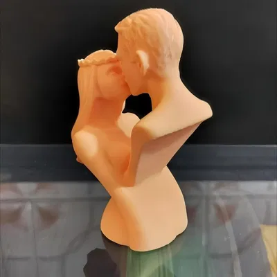 Nụ Hôn Vĩnh Cửu - Tượng Điêu Khắc Tối Giản