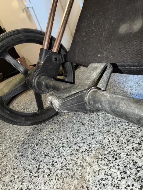 Cybex Priam AirTag - Image 1