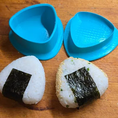 Khuôn/Đồ ép onigiri (Onigiri maker / press)