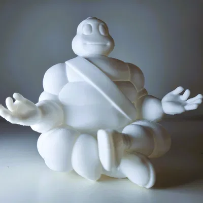 Tượng Bibendum (Michelin) đang thiền