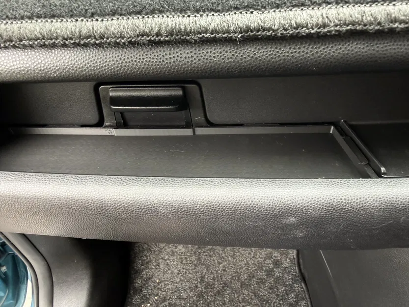 Tấm che hộc đồ Mazda2 DE 2007–2014 (glovebox cover plate) - Image 2