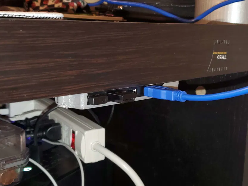 Giá gắn Anker USB hub lên bàn (desk mount) - Image 3