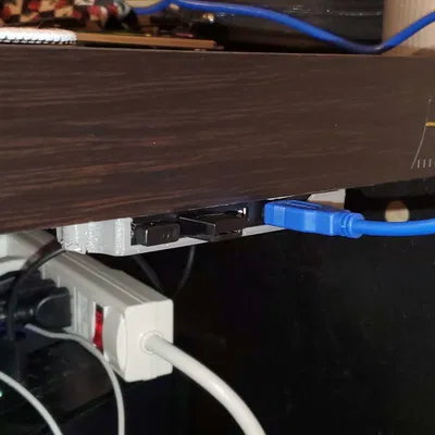 Giá gắn Anker USB hub lên bàn (desk mount)