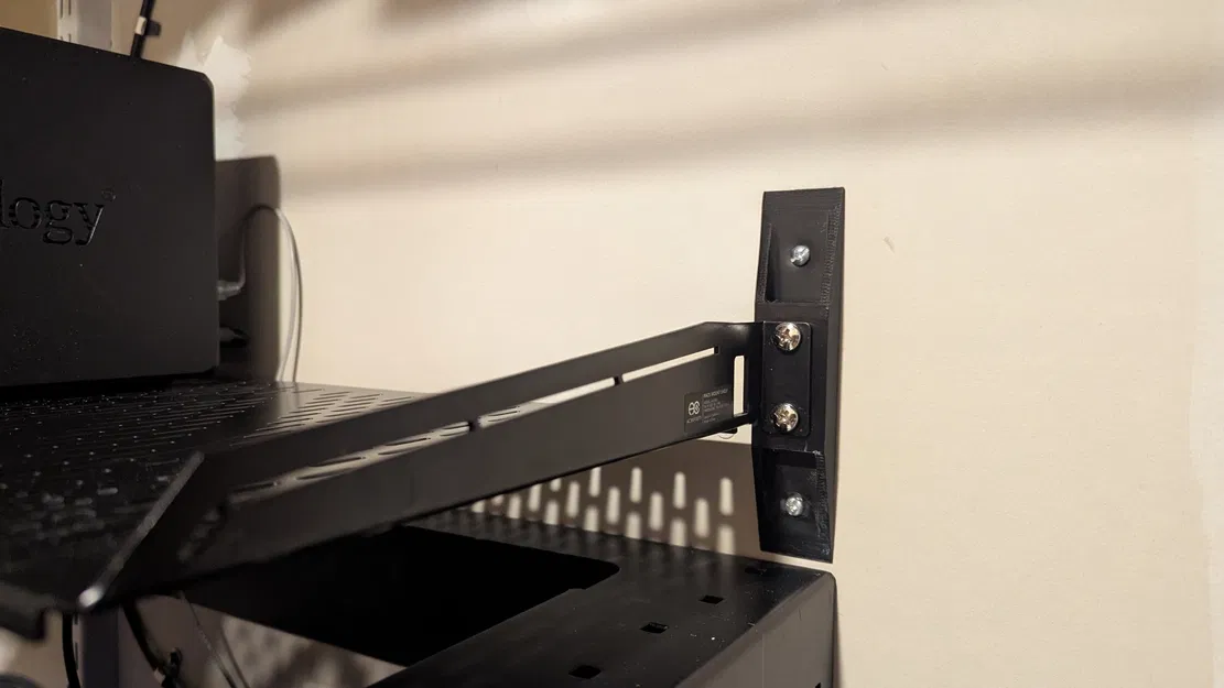 Giá Treo Tường cho Kệ Rackmount 1U - Image 1