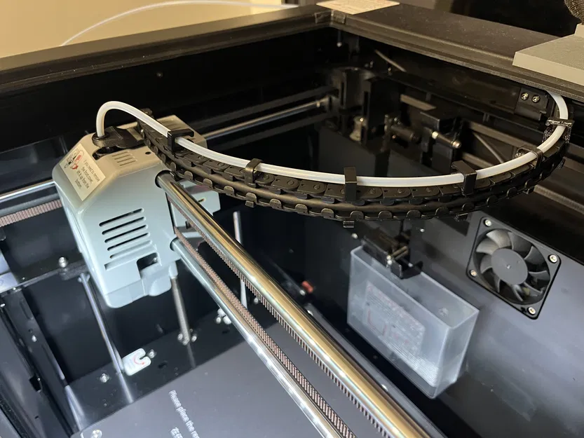 Kẹp xích cho ống PTFE của Qidi Q1 Pro - Image 1