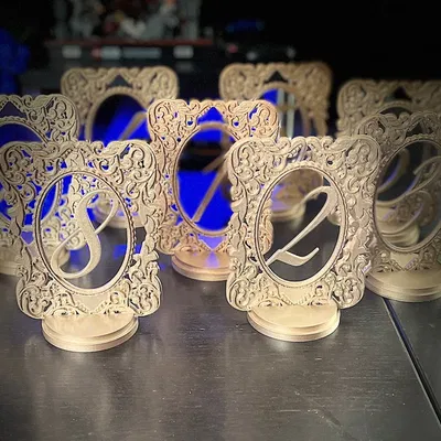 Bảng số để bàn (letrero de numeros)