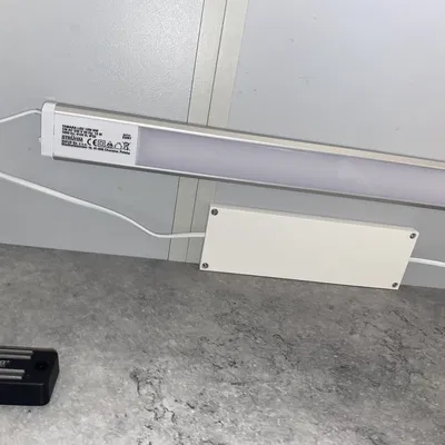 Nắp che dây cáp cho đèn gắn dưới tủ