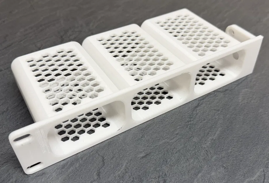 Giá rack 19 inch modular cho Unifi PoE+ 2.5G (UACC-PoE+-2.5G) - Image 1