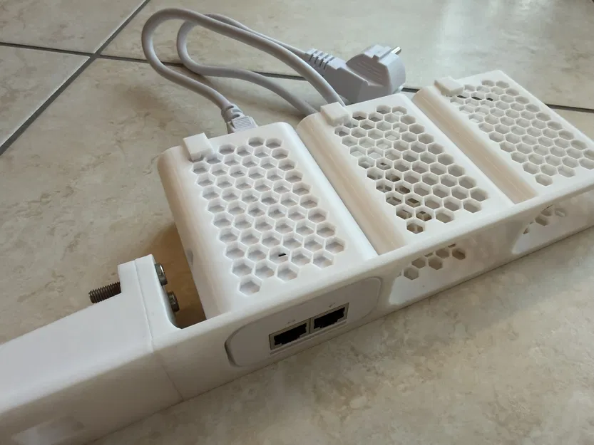 Giá rack 19 inch modular cho Unifi PoE+ 2.5G (UACC-PoE+-2.5G) - Image 5