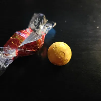 Quả Cầu Kẹo Giấu Quà Bí Mật (Hidden gift candy ball)